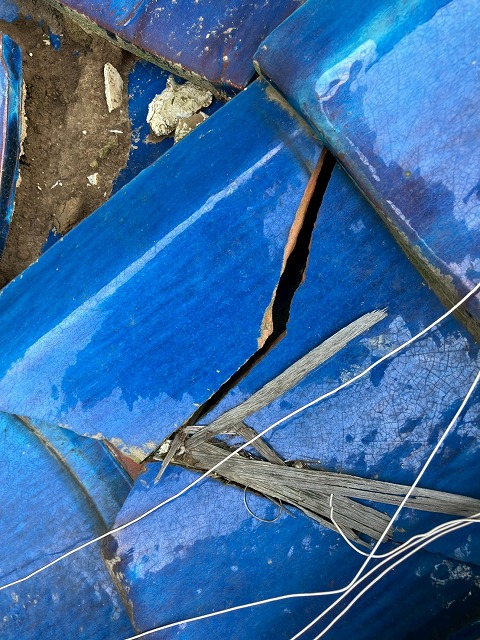 害獣被害と疑われる瓦の破損