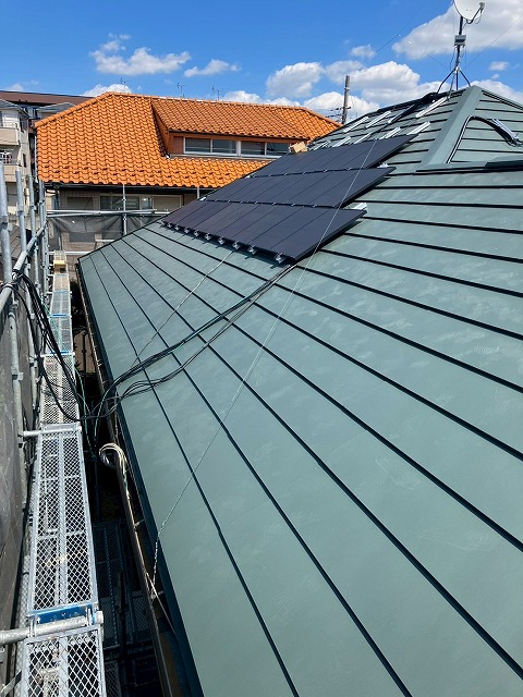 太陽光パネルを設置した屋根