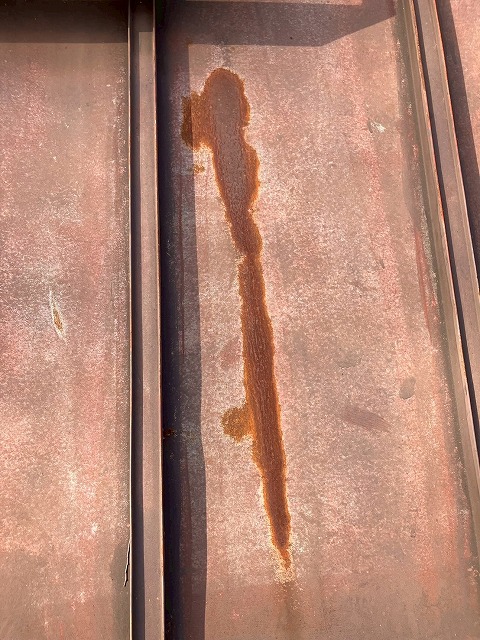 トタン屋根のサビがひどい部分