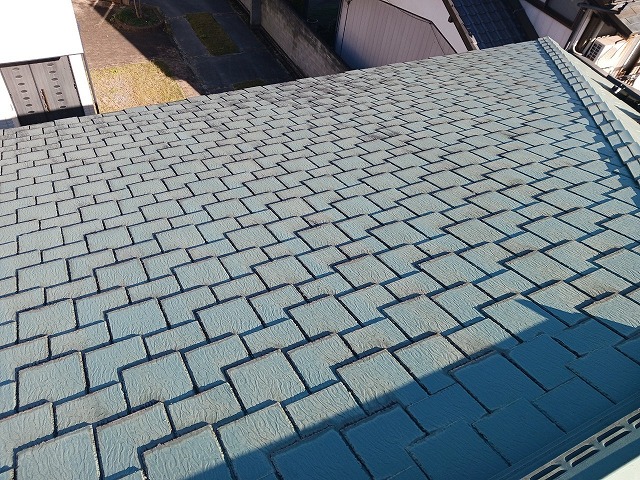 屋根　色褪せ　ひび割れ