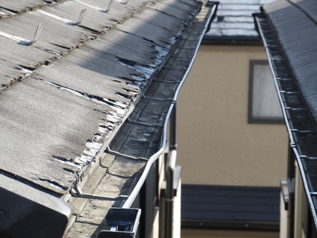 東京都　東村山市　屋根・外壁リフォーム　現地調査　雨樋の曲がり、歪み