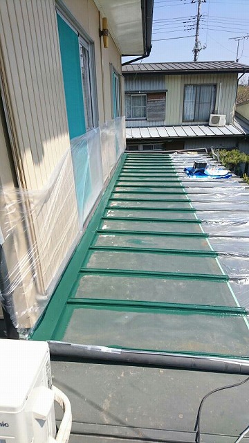 瓦棒と包み板の塗装全景