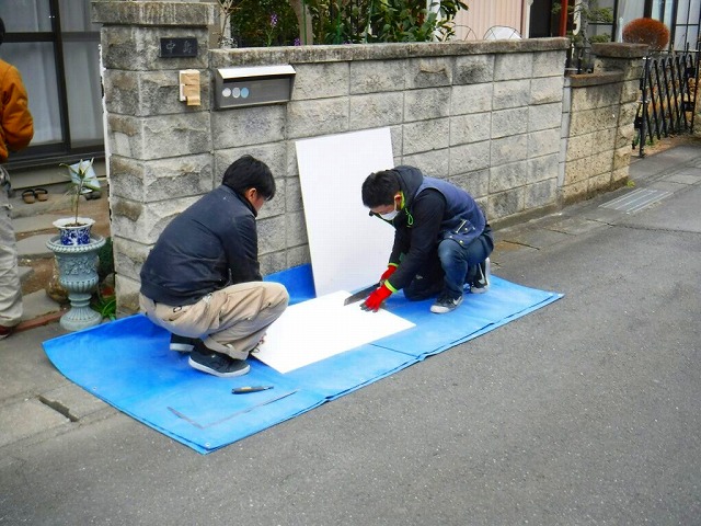 軒天井加工中