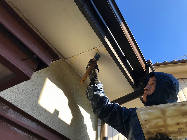 軒天井ビスに塗装処理