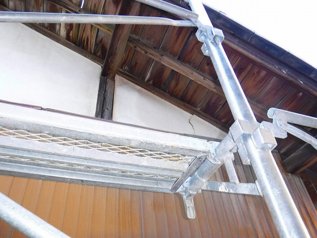 漆喰壁のひび割れ