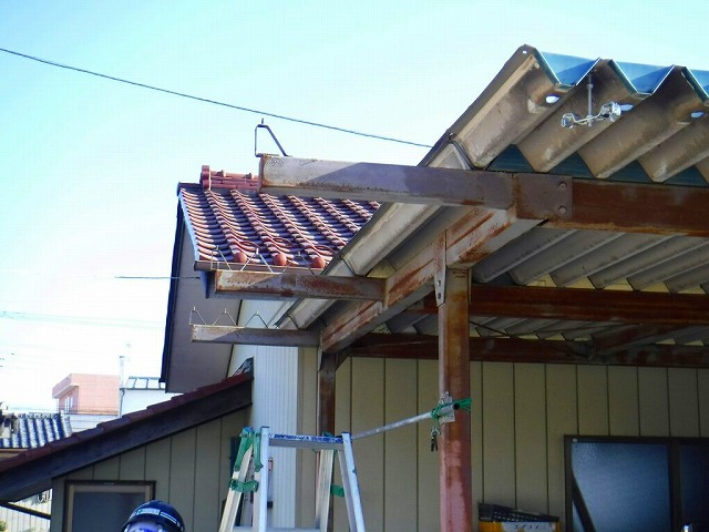 車庫の折板屋根を外した状態