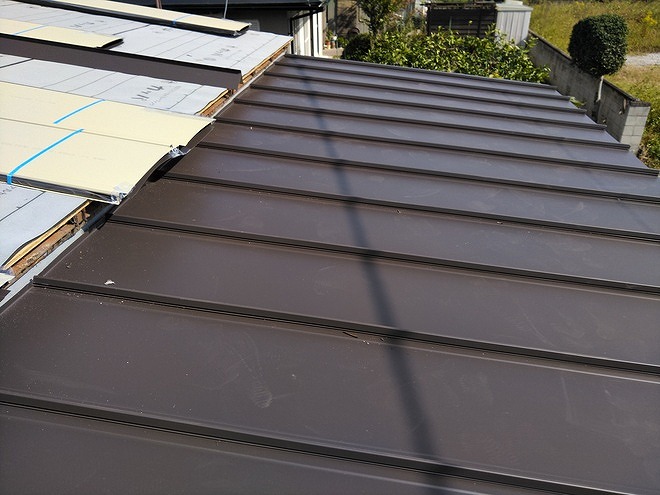 トタン小屋（板金工場として使用してました） 高崎市の助成金を使ってトタン屋根にカバー工法で雨押え板金張り