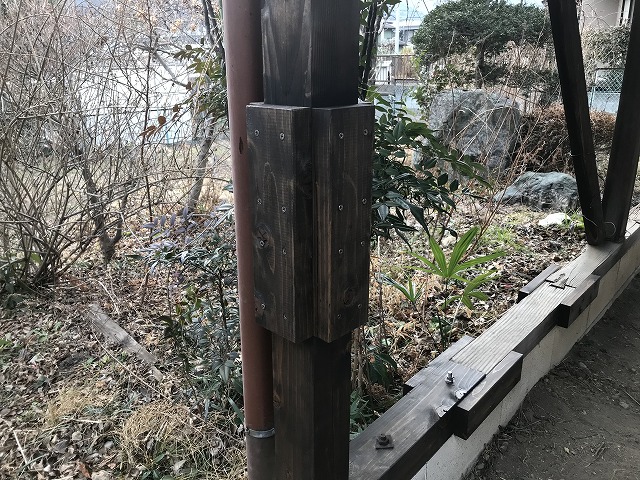 車庫の屋根の継ぎ足し柱補強