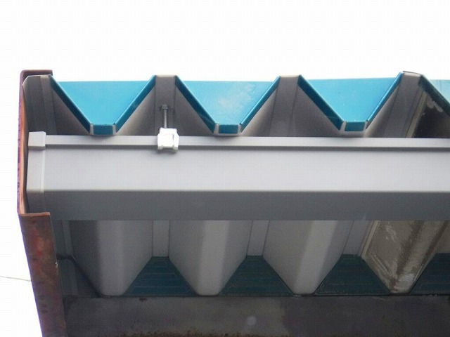 車庫の雨どいと折板屋根修理完了