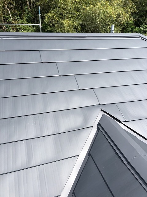 ガルバリウム鋼板の屋根