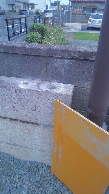 石のブロックにコア抜きの穴を開けたところ