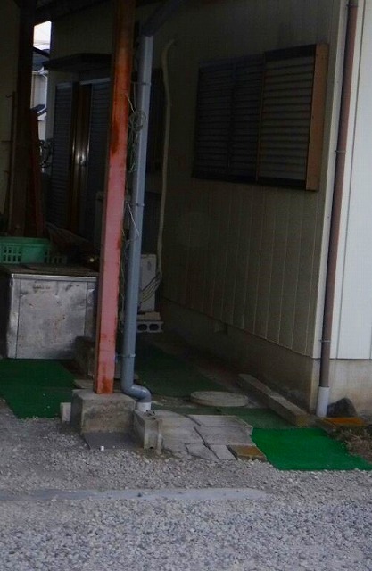 車庫雨どい雨水桝へのつなぎこみ完了