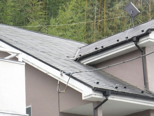 屋根の谷のところ