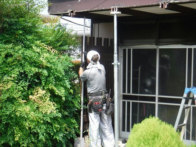 新しい柱の長さを計測中