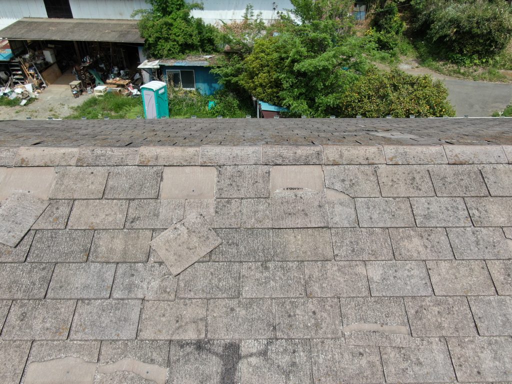 屋根表面の剥離破片