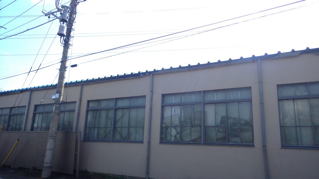 建物全景と軒先雨樋
