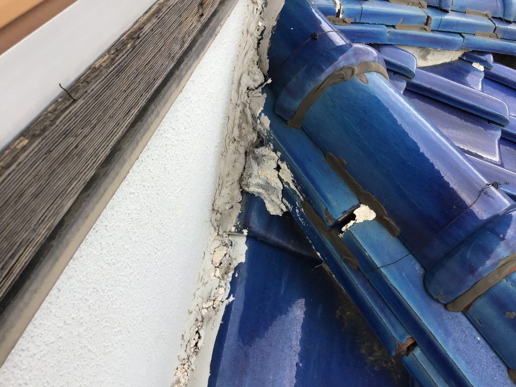 角部の崩れた漆喰