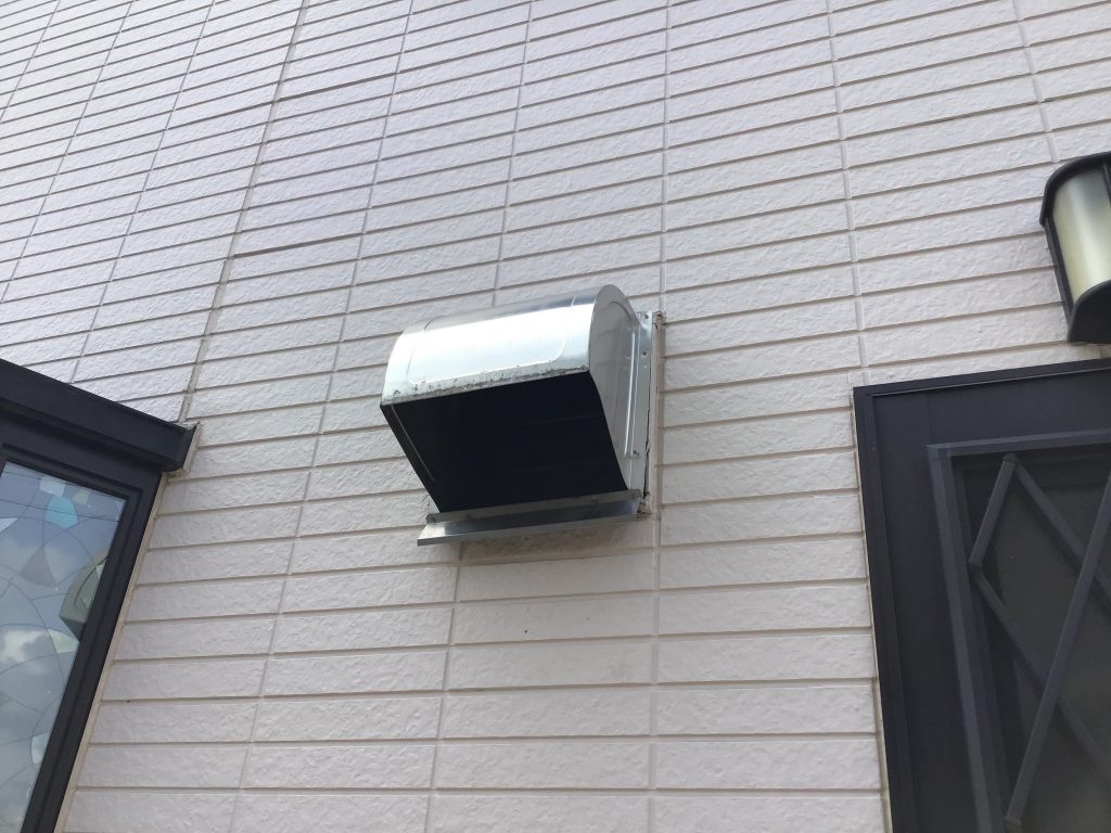 外壁の換気扇フード