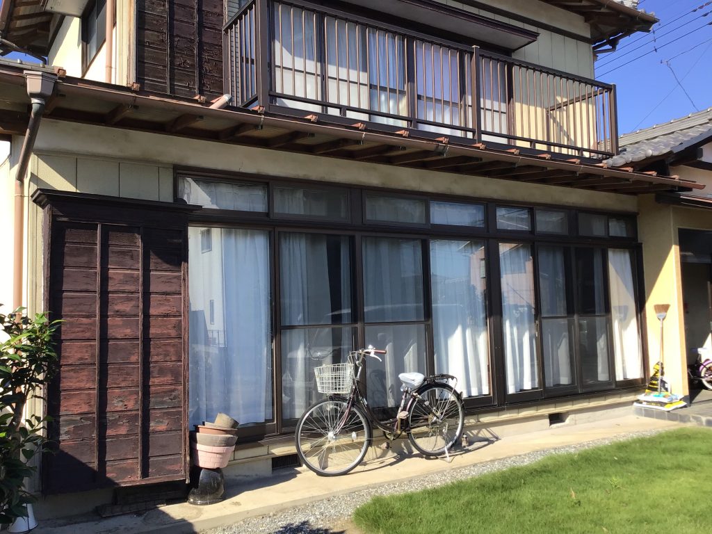 正面外観と戸袋