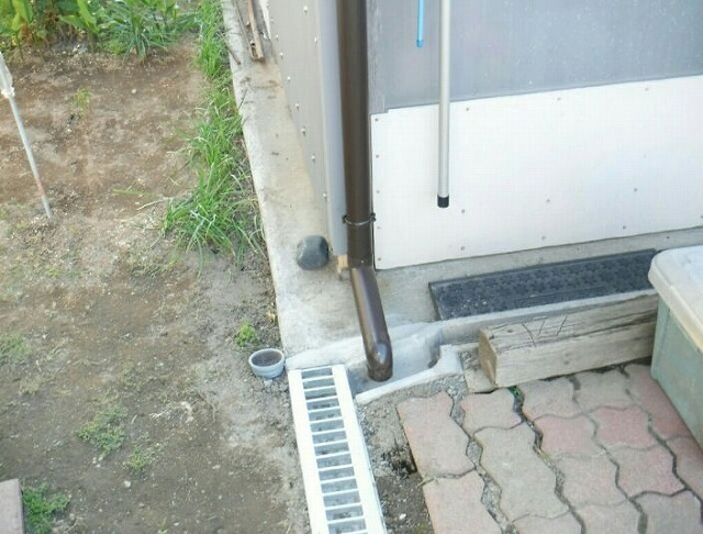 雨樋と側溝のつなぎこみ完成