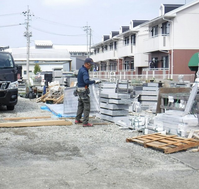 格子状のフェンスを持っているところ