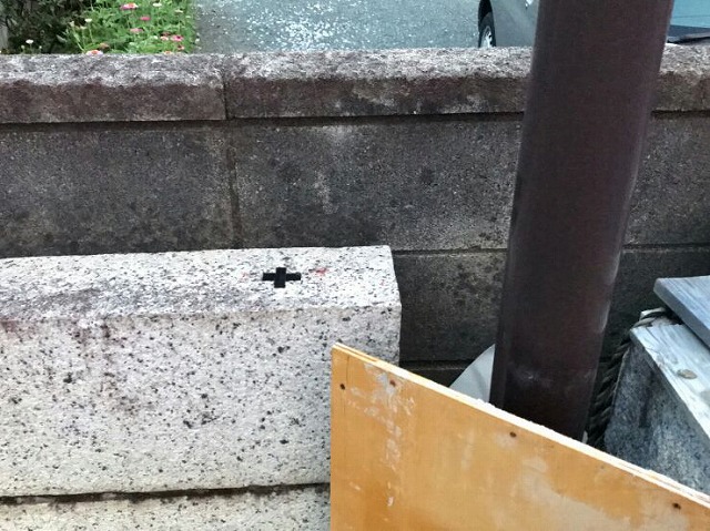 石のブロックにコア抜きするための印