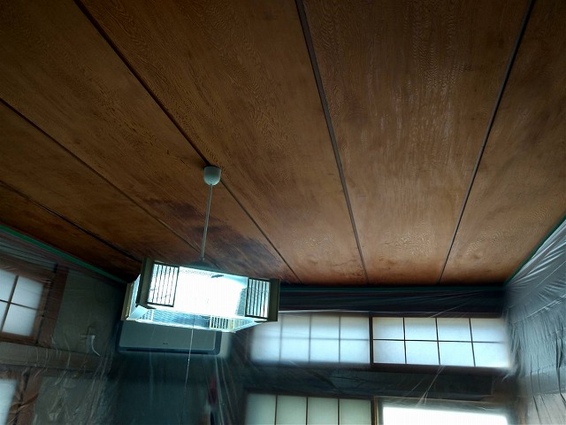 和室天井際まで養生シート