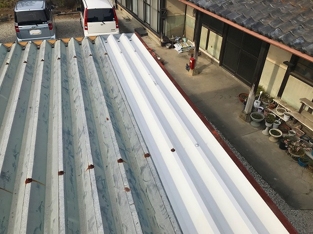 車庫の折板屋根