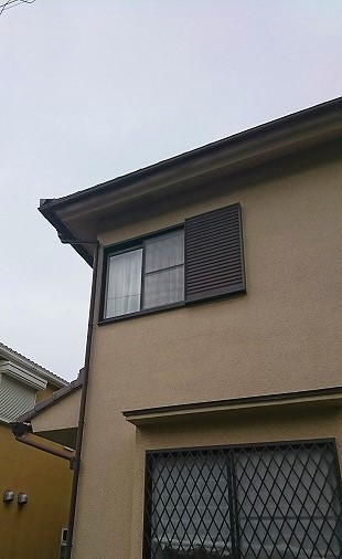 横から見た家の全景