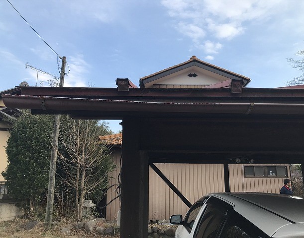車庫雨どい工事前近景