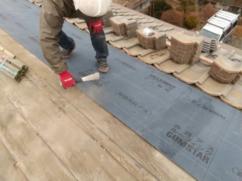 南屋根の改質アスファルトルーフィングシート