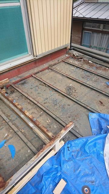 ベランダ右半分撤去後