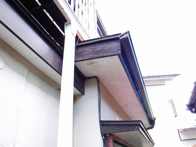 傷んだ破風板