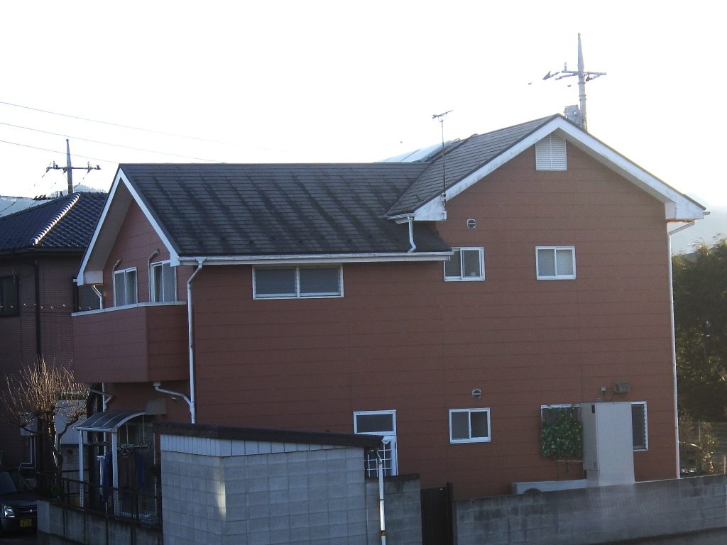 屋根と外壁の全体
