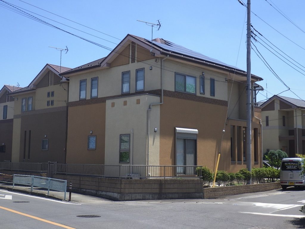 角地から見た住宅外観