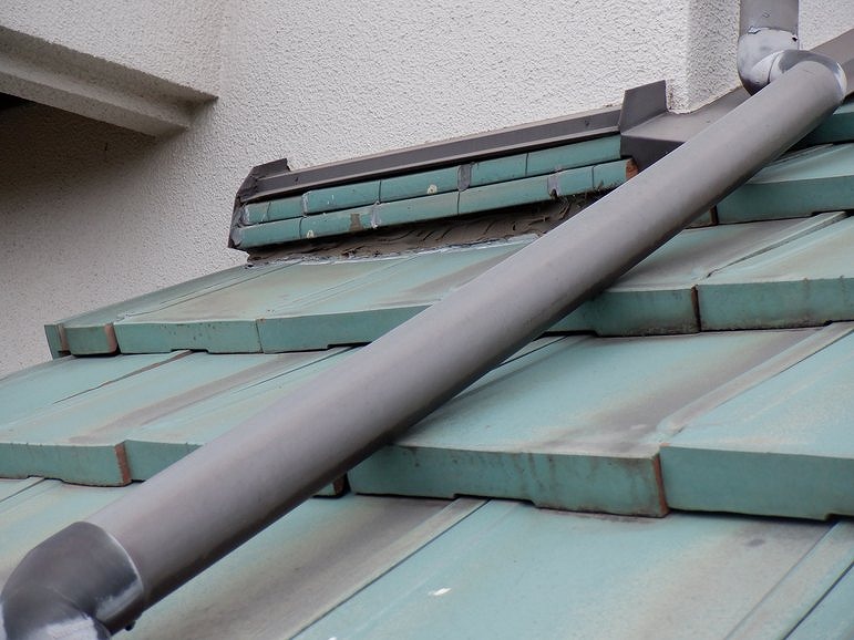 土居のし瓦の下のコーキング