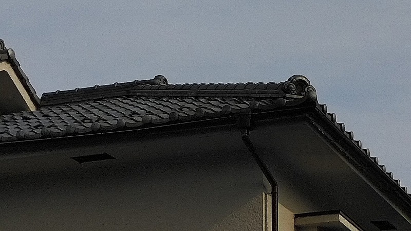 雨漏りしている角の雨樋