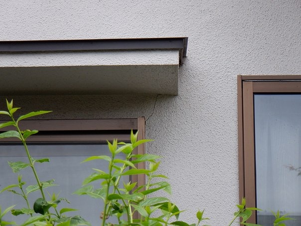 窓の右上クラック