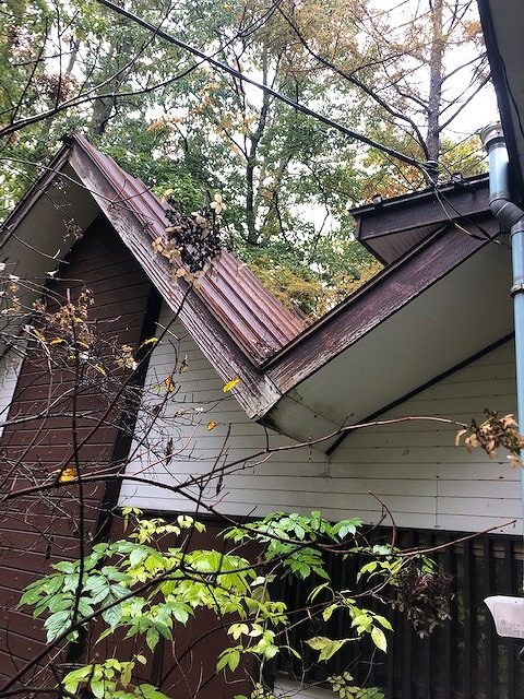 塗装の取れた破風板