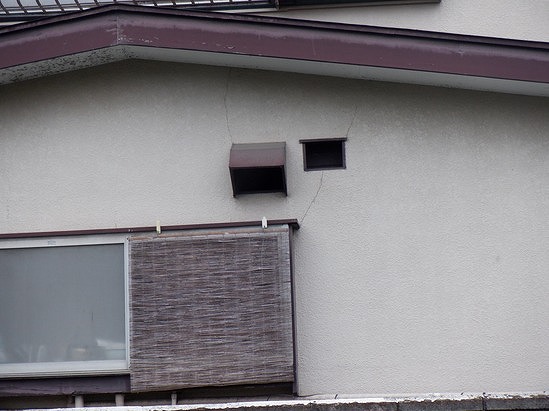 換気口の外壁クラック
