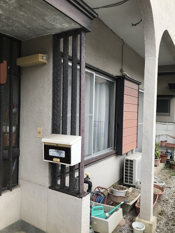 塗装予定の戸袋と格子