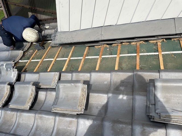 雨押え板金と際谷板金