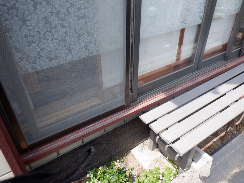 雨戸の木のレール