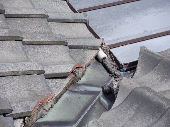 谷板金のところに漆喰