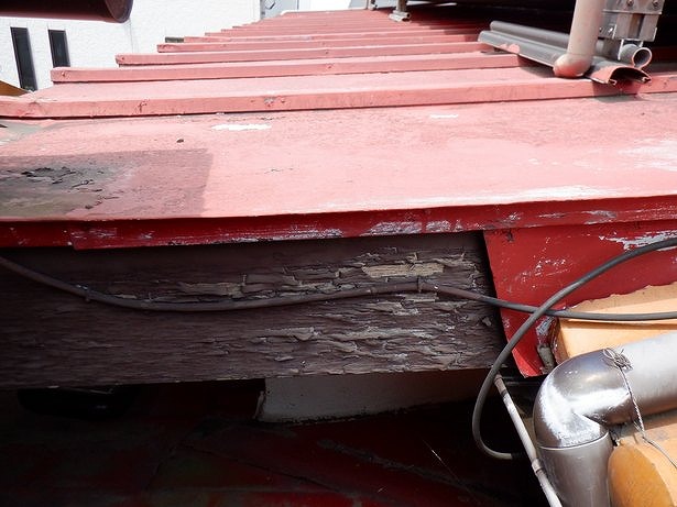 破風板塗装の剥がれ