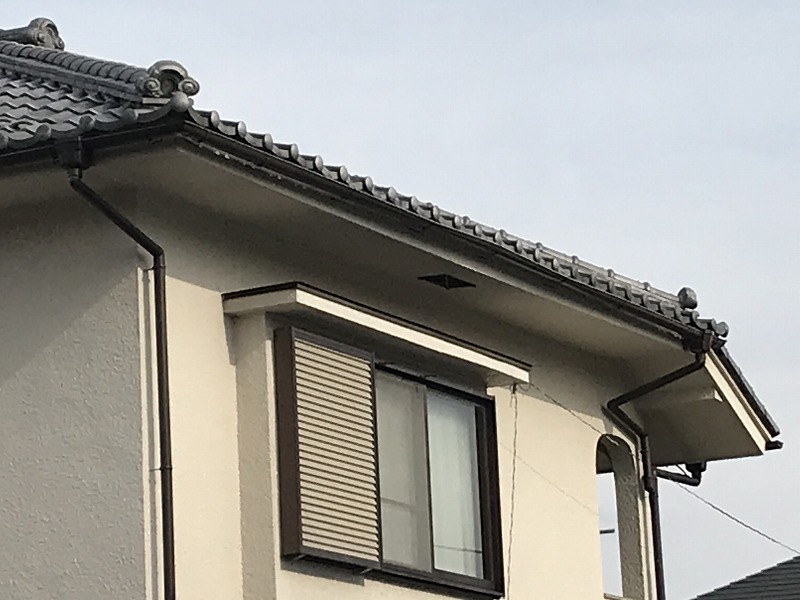 ぐにゃっと曲がった軒樋