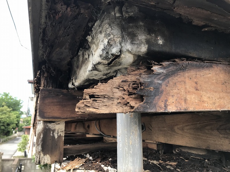 シート防水からの雨漏りが原因で腐食した木材