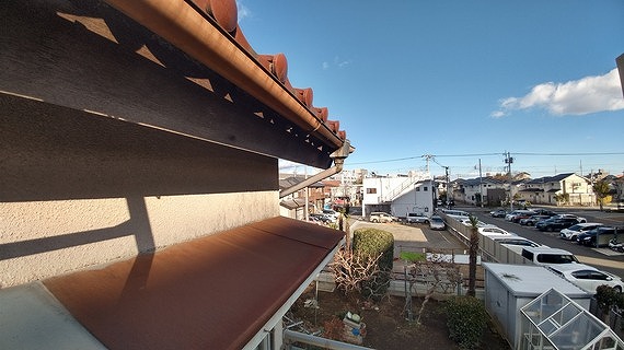 サビたトタンの庇