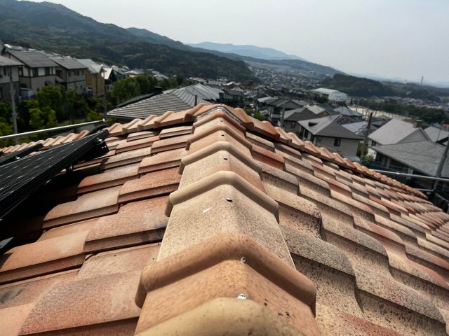 篠栗町で釘の打ち込みが終わった瓦屋根