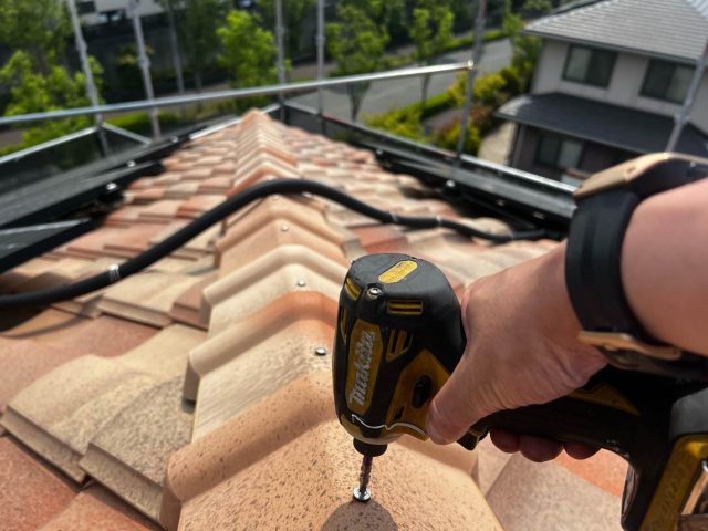 篠栗町で釘打ちを行っているところ